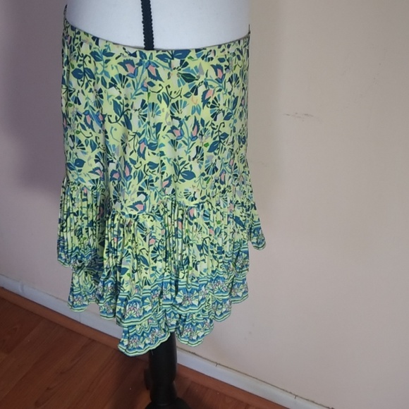 Brand New BCBG skirt. Floral print. - Picture 3 of 4